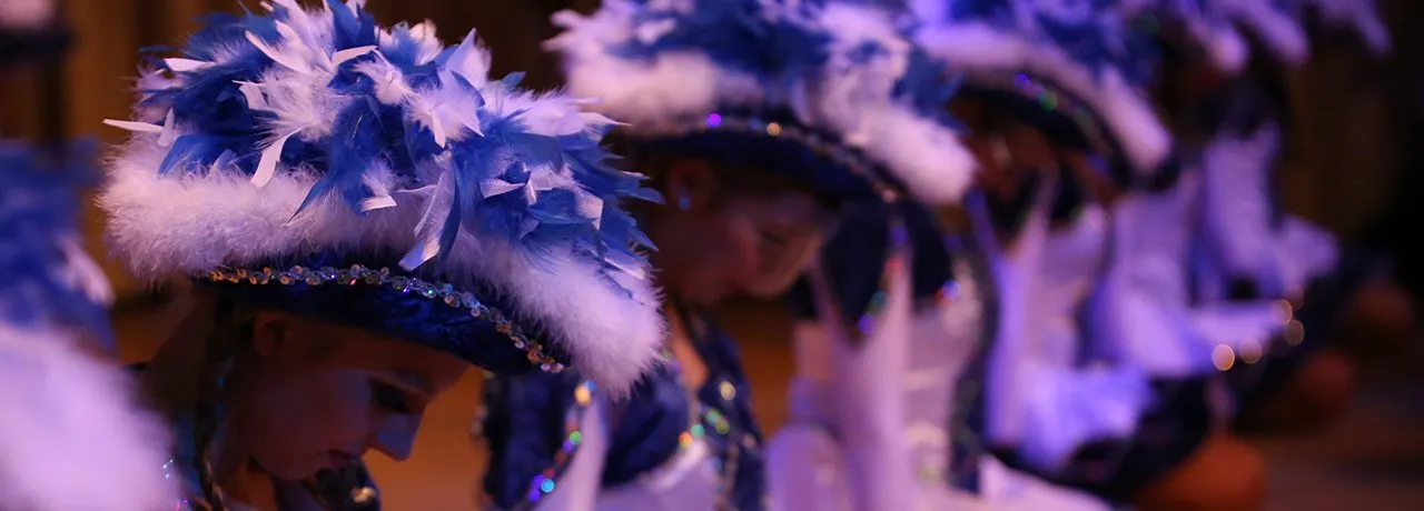 Tänzerinnen und Tänzer des Teltower Carneval Club auf der Bühne